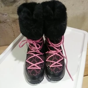 BearPaw wasserdichte Meredith Jugend Größe 5 Schneestiefel schwarz pink bestickt Herz - Bild 1 von 6