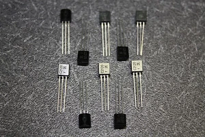 10x 2SC2120-Y 2120 Allzweck Transistor NPN 0,8A 800mA 35V TO92 TV Reparatur - Bild 1 von 1