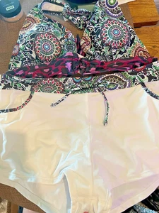 Grand maillot de bain deux pièces motif mignon avec short blanc haut à bandes femme swimwe - Photo 1/4