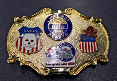 南太平洋联合太平洋合并模仿幽默抗议皮带扣 — 第 1/4 张图片