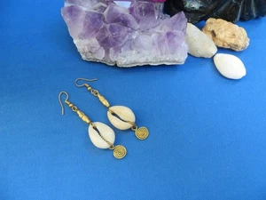 Afrikanischer ethnischer Schmuck Doppel KAURAUMUSCHEL und MESSING OHRRINGE KENIA Z - Bild 1 von 4