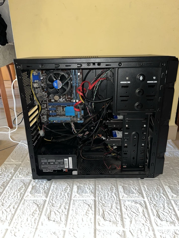 PC fisso 4GB RAM, 1TB HDD, Windows 10 Home - Immagine 1 di 4