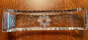 Serving Boat W Cut Floral & Vine Design Cut In Bottom & Fluted Edges 7.6”x1 7/8” - Picture 1 of 6