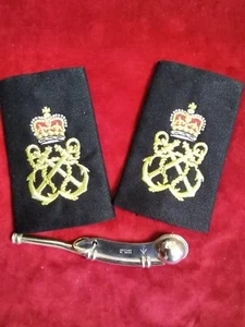 Royal Navy whistle and some epaulettes, nice - Picture 1 of 2