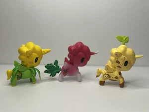 Lotto 3 Figurine Tokidoki Unicorno Blind Box serie Veggie - Tater Corn & Radish - Foto 1 di 5