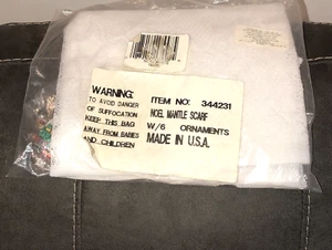 NOS SELTENER QUAKER LACE NOEL MANTELSCHAL in versiegelter Tasche mit 6 kleinen Ornamenten USA Rarität - Bild 1 von 6