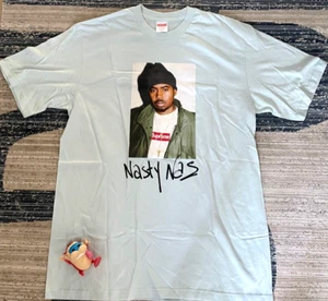 Nuova maglietta Supreme Nas Photo Medium 2017 Blue Magic 2Pac Biggie Raekwon Gucci uomo - Foto 1 di 2