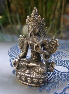 Wunderschön gearbeitete tibet. Miniatur Statue Weiße Tara in Silber - Bild 1 von 3