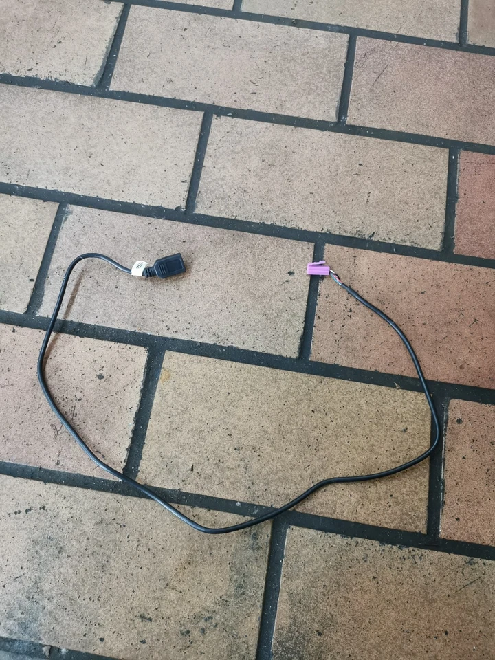 VW Golf 6 VI 5K Passat B6 B7 3C Conector USB Cable - Imagen 1 de 3
