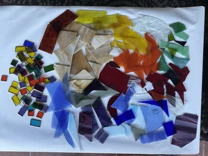 Buntglasschrott für Mosaike größere Stücke gebraucht 7 +lbs mehrfarbig & Textur - Bild 1 von 3