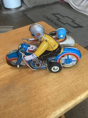 DE COLECCIÓN Q.S.H JAPÓN #605 MOTOCICLETA LITOGRÁFICA DE HOJALATA CUERDA CON AUTO LATERAL Foto 1 de 4