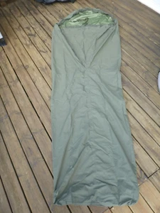 BRITISH ARMY BIVI SLEEPING BAG COVER BIVVY FISHING CAMPING WATERPROOF GREEN CASE - Picture 1 of 3