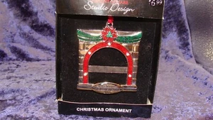 Regent Square Studio Design ~ 1. Weihnachten in unserem neuen Haus ~ 4"" ~ Neu im Karton ~ Sehr guter Zustand ~ - Bild 1 von 6