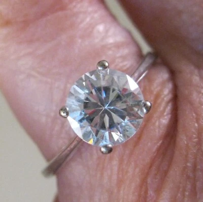 Vintage Genuine AVON RJ Graziano Solitaire Cubic Zirconia Ring Size 9 - Изображение 1 из 4