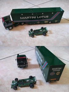 VOLVO F89 TRUCK TEAM MARTINI LOTUS 79 RACING F1 CAR TRANSPORTER 1:43 IXO TTR025 - Foto 1 di 1