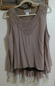 Lady Noiz Womens Sleeveless Tan & White Ruffled Top w Fringe Size Large New - Picture 1 of 2