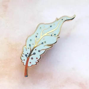 Pin de esmalte de plumas Pegaso - Base chapada en oro - NUEVA joyería de inspiración mítica - Imagen 1 de 12