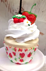 Cute STRAWBERRY and Daisy Themed Fake Bake Whipped Cream CUPCAKE Tiered Tray - Picture 1 of 3
