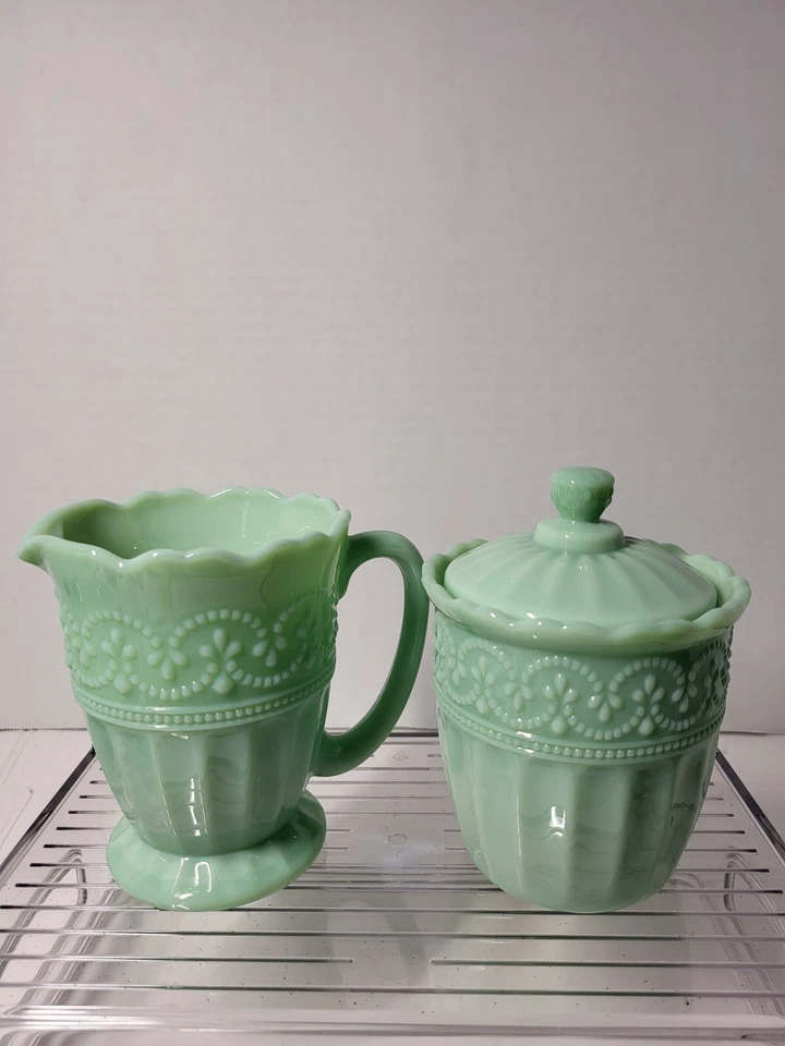 Juego de crema y azucarero de belleza atemporal de jadeíta para mujer Pioneer Foto 1 de 4