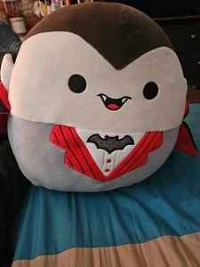 Peluche Squishmallow 2023 Dracula Vlad Vampiro Kellytoy Halloween 12 pollici - Foto 1 di 6