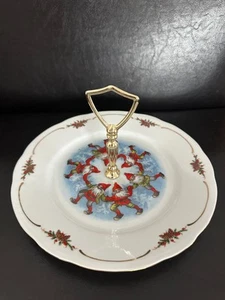 Old Fashioned Christmas by Christineholm Porcelaine Luncheon-Dessert Plate Disc. - Picture 1 of 7