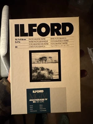 Nuevo en caja Papel Fotográfico Ilford MGIV Multigrado IV RC De Luxe Pearl 8x10 25 Hojas Foto 1 de 3
