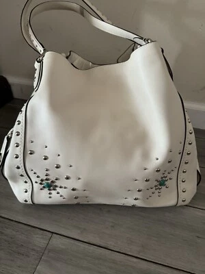 Bolsa de ombro COACH Western Rivets Edie 42 couro giz XL 57110 NOVA $650 - Imagem 1 de 4