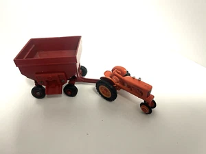 1/64 ERTL ALLIS CHALMERS WD-45 TRACTOR WITH RED GRAVITY GRAIN WAGON - Picture 1 of 2