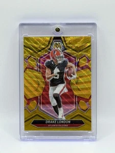 Mosaico Panini 2024 Drake London #10 Gold Wave Mosaic Prizm/17 Falcons - Imagen 1 de 2