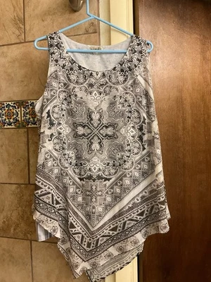 Camiseta sin mangas One World 1X cuello redondo con bonita superposición fluida Foto 1 de 4