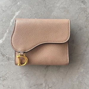 Christian Dior Triple Cartera Compacta Monedero Sillín Cuero Rosa Auténtico - Imagen 1 de 24
