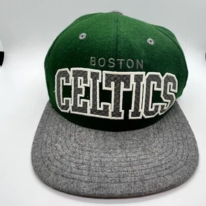Cappello berretto Boston Celtics Mitchell Ness NBA basket lana snapback con orlo grigio - Foto 1 di 7