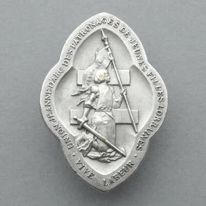 Broche religioso francés antiguo. Santa Juana de Arco. Espada. Por Melerio.  - Imagen 1 de 5