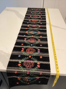 Christian Lacroix Tischläufer bestickt Tag der Toten 12 x 70" strukturiert - Bild 1 von 7