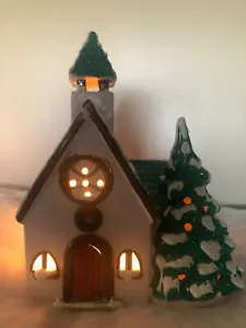 TOWN CHURCH Dept 56 Christmas Lighted Snow Village House 50717 - Bild 1 von 4