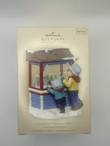 Hallmark 'Christmas Window 2007' Keepsake Club Ornamento 5° di serie TRENO SHOP - Foto 1 di 2