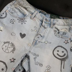 Wild Fable Women's Doodle Printed High Rise Bermuda Jean Shorts. 4/27 - Picture 1 of 7