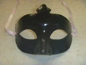 12 Black & White Hallowen Costume or Mardi Gras Eye masks or Party Hat - Picture 1 of 6