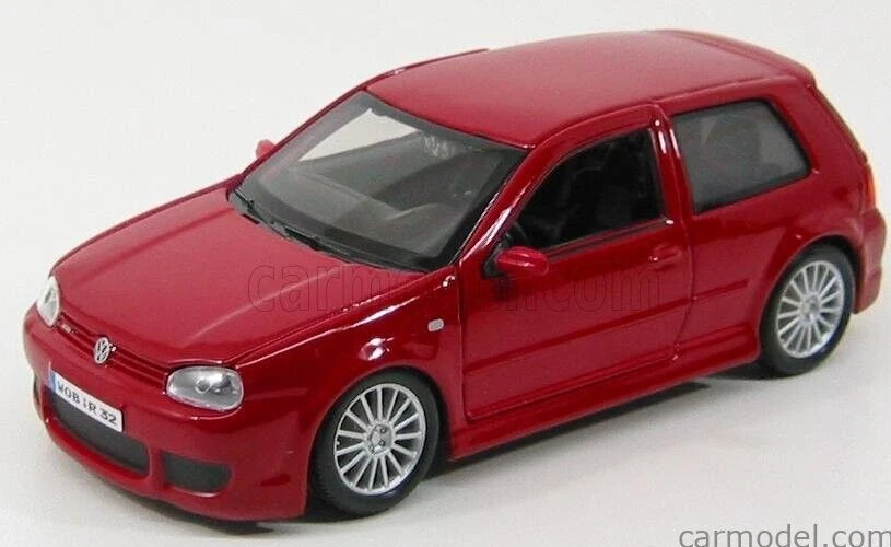 MODELLINO AUTO STATICO DIECAST MAISTO VOLKSWAGEN GOLF R32 2002 ROSSO SCALA 1/24