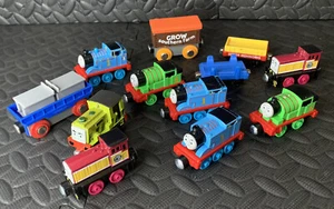 Juego de 12 trenes de juguete magnéticos de metal Take N Play Thomas The Tank Engine - Imagen 1 de 7