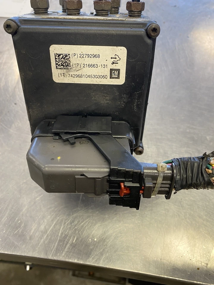 12-17 BOMBA FRENO ANTIBLOQUEO UNIDAD ABS CHEVY EXPRESS GMC SAVANA 2500 3500 22792968  Foto 1 de 4