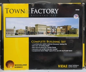 S01: Woodland Scenics S1485 Town & Factory Building Set - Escala N - Caja abierta - Imagen 1 de 8