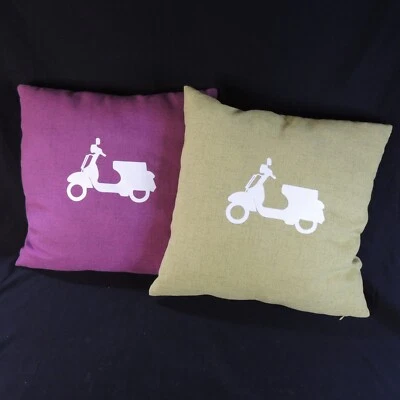 Juego de almohadas cuadradas temáticas Vespa Scooter rosa y verde Foto 1 de 4