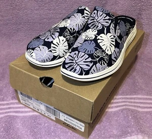 NIB Clarks Cloudsteppers Canvas Slip-on Mules Breeze Shore Lavender Palm Sz 8.5 - Picture 1 of 5