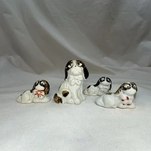Pekinés de porcelana vintage con 3 cachorros con lazos hecho en Japón  - Imagen 1 de 12
