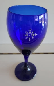 1 LIBBEY COBALT BLUE WATER GOBLET WITH ETCHED DESIGN 7.25 INCHES HOLDS 10 OZS - Picture 1 of 6