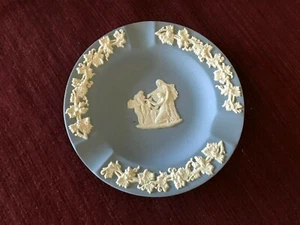 Vintage weiß auf blau Wedgewood Jasperware Aschenbecher (Made in England) - Bild 1 von 2