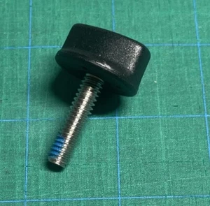 Wakeboard 1" Rändelschraube - 1/4 20 Gewinde - CWB 8 Platten Bindung Rändelschraube - Bild 1 von 2