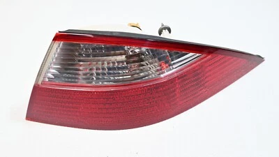 Conjunto de lámpara de luz trasera exterior del lado del pasajero trasero derecho OEM Jaguar XKR Foto 1 de 4