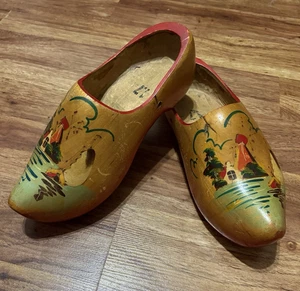Handgeschnitzte Vintage Holländische Clogs aus Holz bemalt - Bild 1 von 11